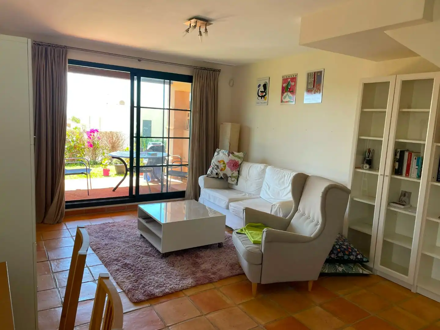 Einfamilien-Reihenhaus zur Miete in Carrer Berna, 6, Golf Bahía Wohnzimmer von Einfamilien-Reihenhaus zur Miete in Finestrat mit Klimaanlage, Heizung und Privatgarten