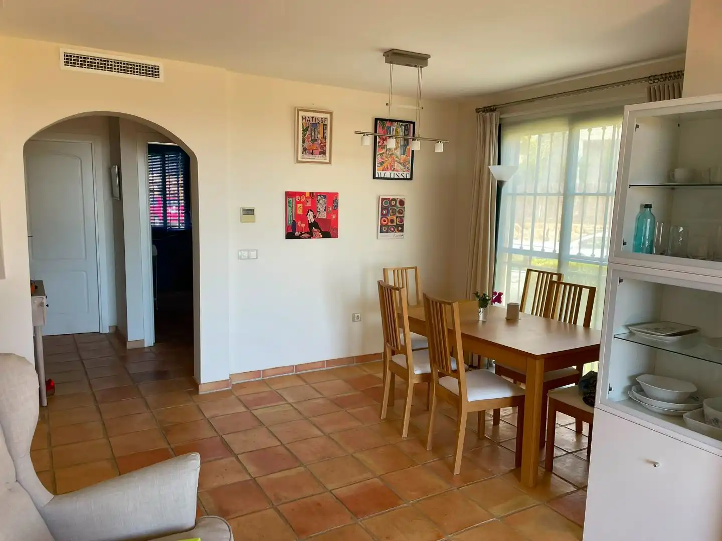 Einfamilien-Reihenhaus zur Miete in Carrer Berna, 6, Golf Bahía Esszimmer von Einfamilien-Reihenhaus zur Miete in Finestrat mit Klimaanlage, Heizung und Privatgarten