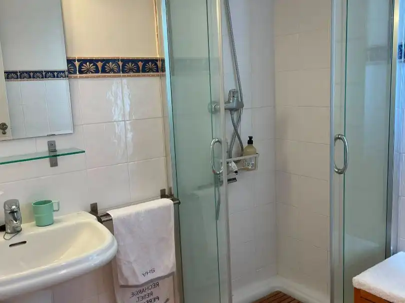 Einfamilien-Reihenhaus zur Miete in Carrer Berna, 6, Golf Bahía Badezimmer von Einfamilien-Reihenhaus zur Miete in Finestrat mit Klimaanlage, Heizung und Privatgarten