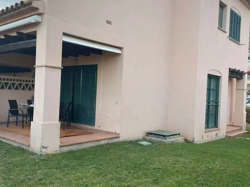 Einfamilien-Reihenhaus zur Miete in Carrer Berna, 6, Golf Bahía Außenansicht von Einfamilien-Reihenhaus zur Miete in Finestrat mit Klimaanlage, Heizung und Privatgarten