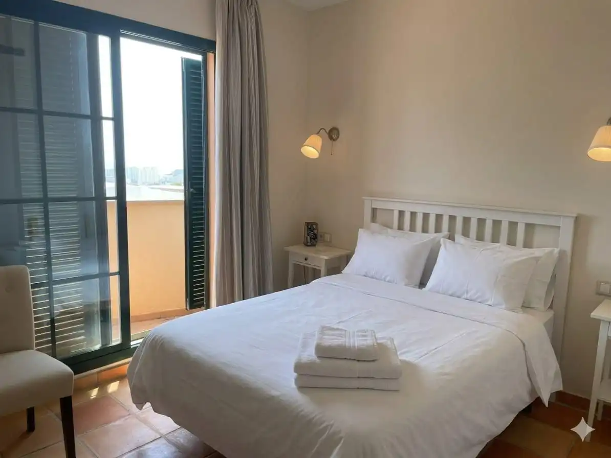 Einfamilien-Reihenhaus zur Miete in Carrer Berna, 6, Golf Bahía Schlafzimmer von Einfamilien-Reihenhaus zur Miete in Finestrat mit Klimaanlage, Heizung und Privatgarten