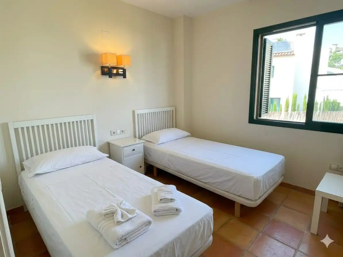 Einfamilien-Reihenhaus zur Miete in Carrer Berna, 6, Golf Bahía Schlafzimmer von Einfamilien-Reihenhaus zur Miete in Finestrat mit Klimaanlage, Heizung und Privatgarten
