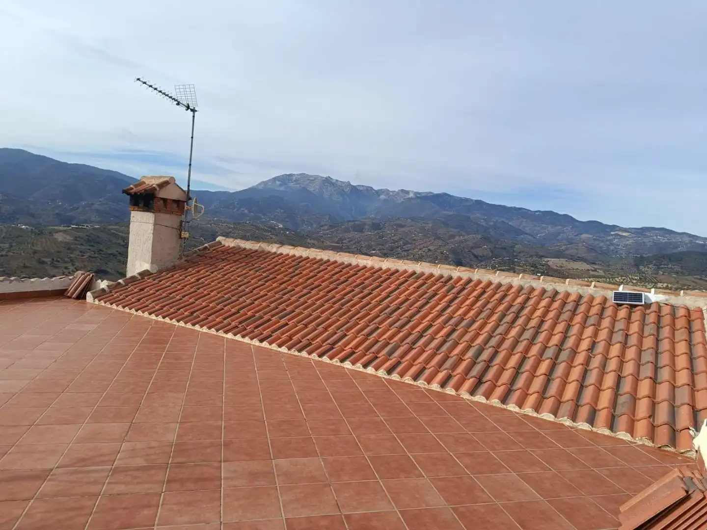 Finca rústica en venta en Camino Alto de Guaro, 23, Alozaina Terraza de Finca rústica en venta en Alozaina con Piscina