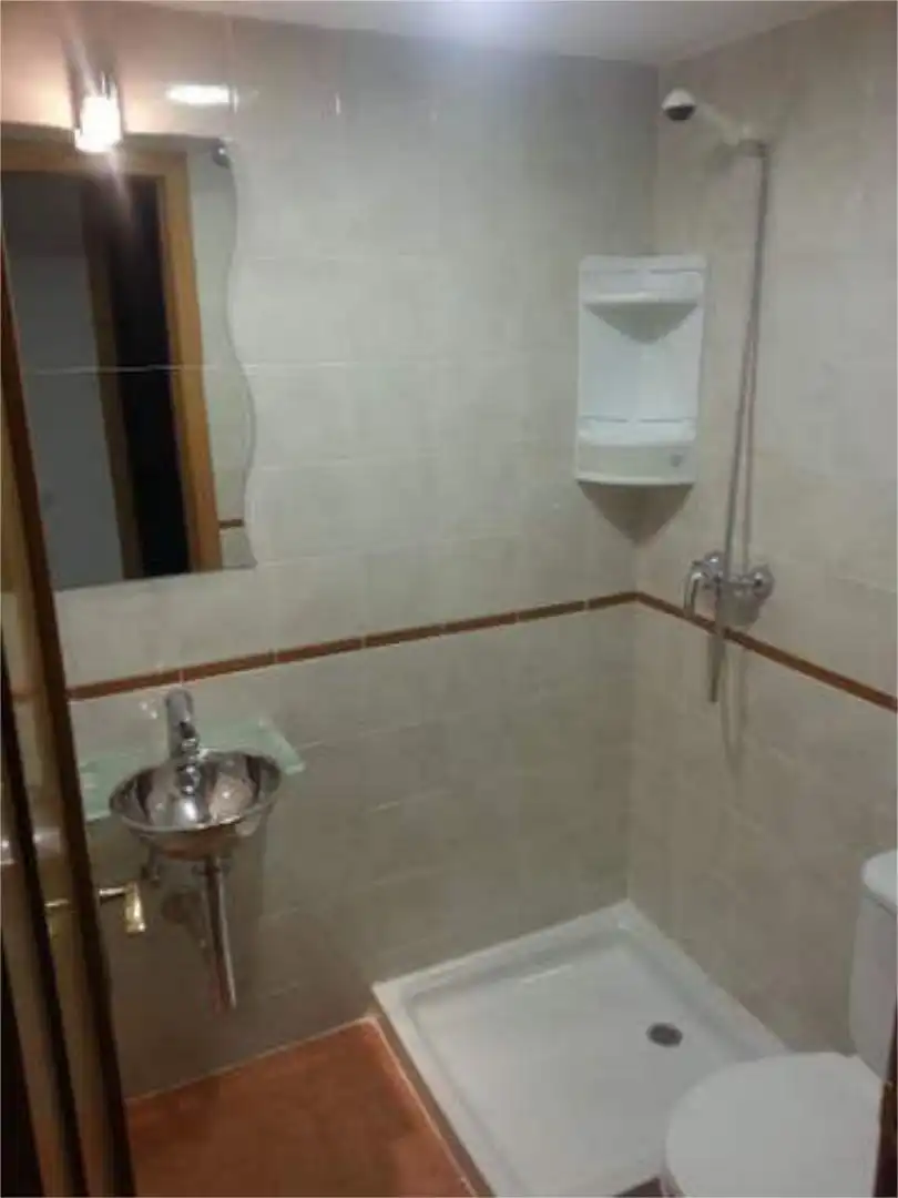 Piso de alquiler en Parque Manuel de Vega - Carretera de Ugena Baño de Piso de alquiler en Illescas con Calefacción, Terraza y Trastero