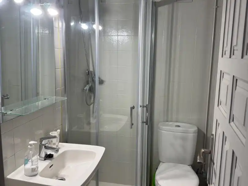 Flat for sale in Passeig Maritim, 33, Passeig Marítim Bathroom of Flat for sale in Mont-roig del Camp with Terrace, Swimming Pool and Balcony