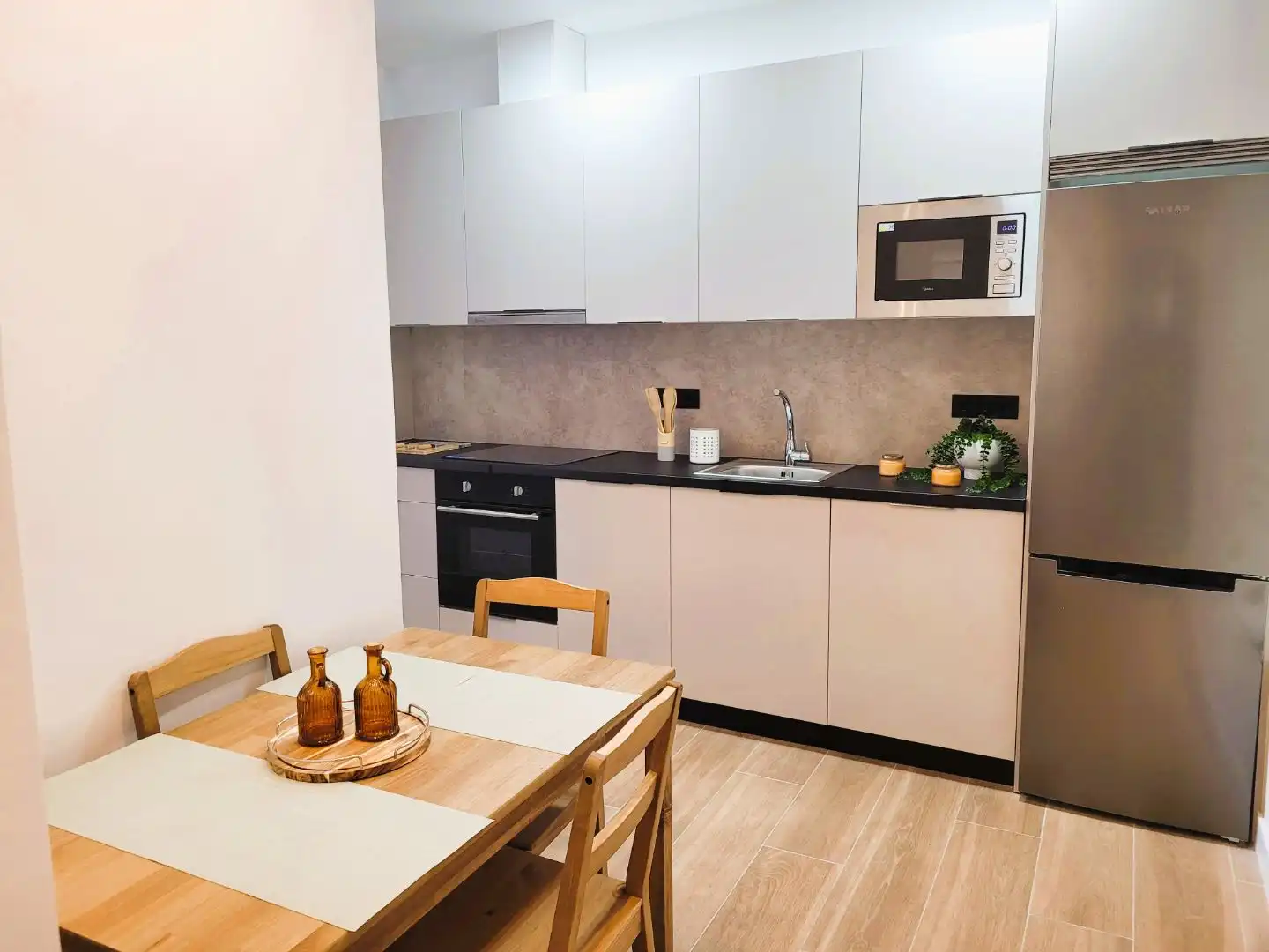 Piso de alquiler en Calle Ibrahin, 15, Parque Victoria Eugenia Cocina de Piso de alquiler en Málaga con Aire acondicionado, Calefacción y Amueblado