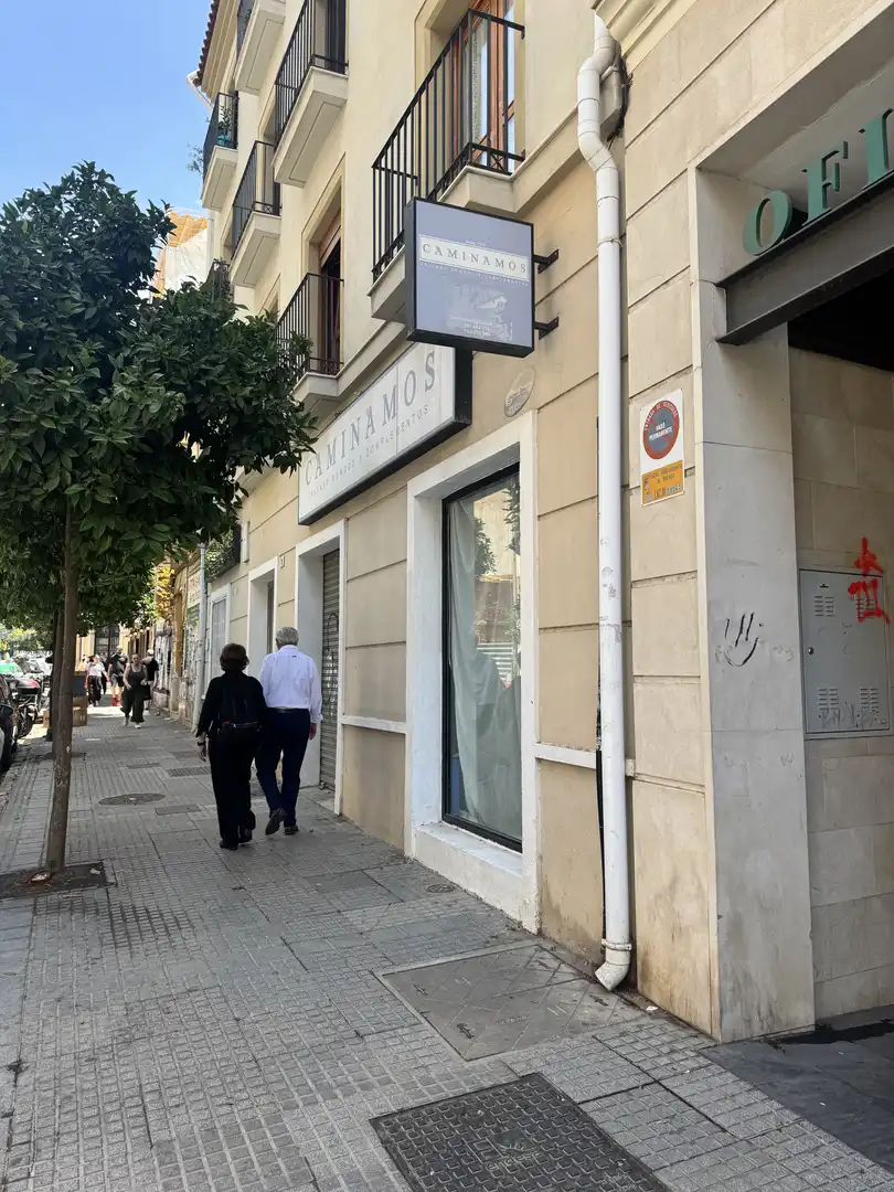 Vista exterior de Local de alquiler en Málaga con Aire acondicionado