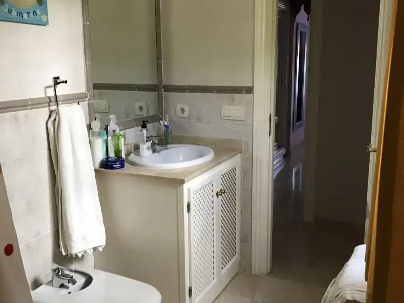 Wohnung zur Miete in Urbanizacion Casares Real, 2, Casares Golf - Casares del Sol Badezimmer von Wohnung zur Miete in Casares mit Klimaanlage, Heizung und Privatgarten