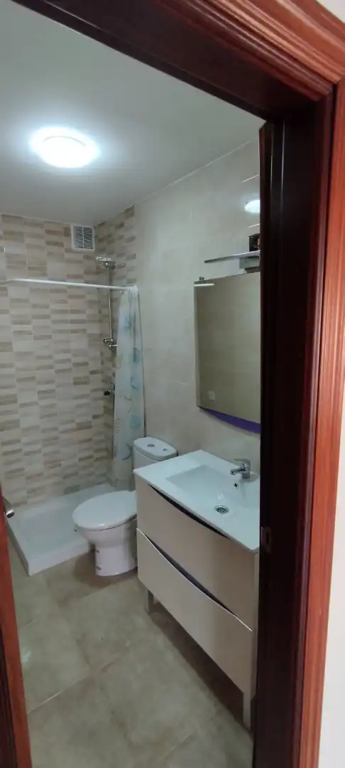 Baño de Casa adosada de alquiler en Padul con Horno, Lavadora y Balcón