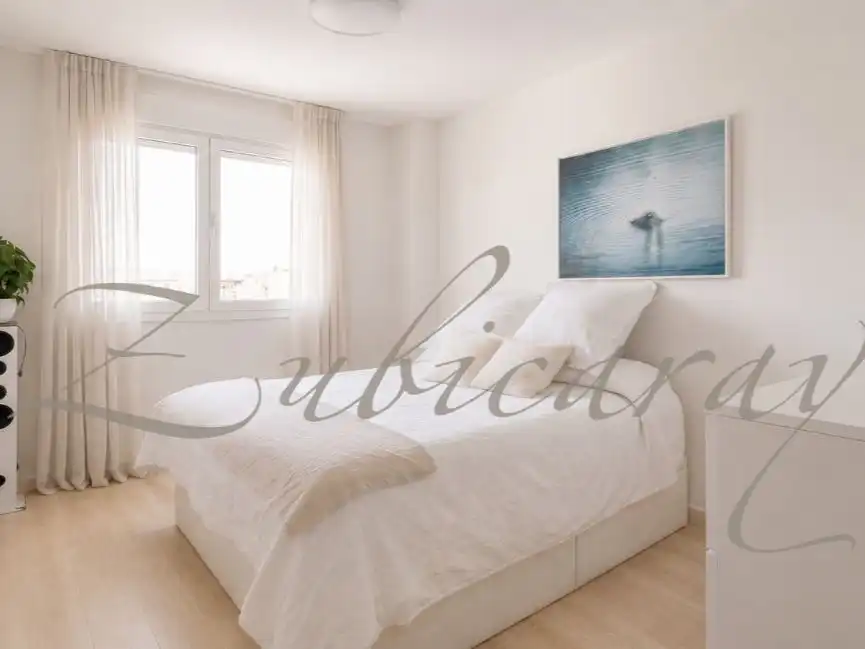 Habitación de Dúplex en venta en Santander con Terraza y Piscina
