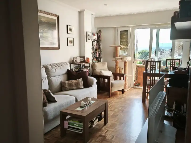 Piso en venta en El Caño - Maracaibo Sala de estar de Piso en venta en Las Rozas de Madrid con Aire acondicionado, Calefacción y Parquet