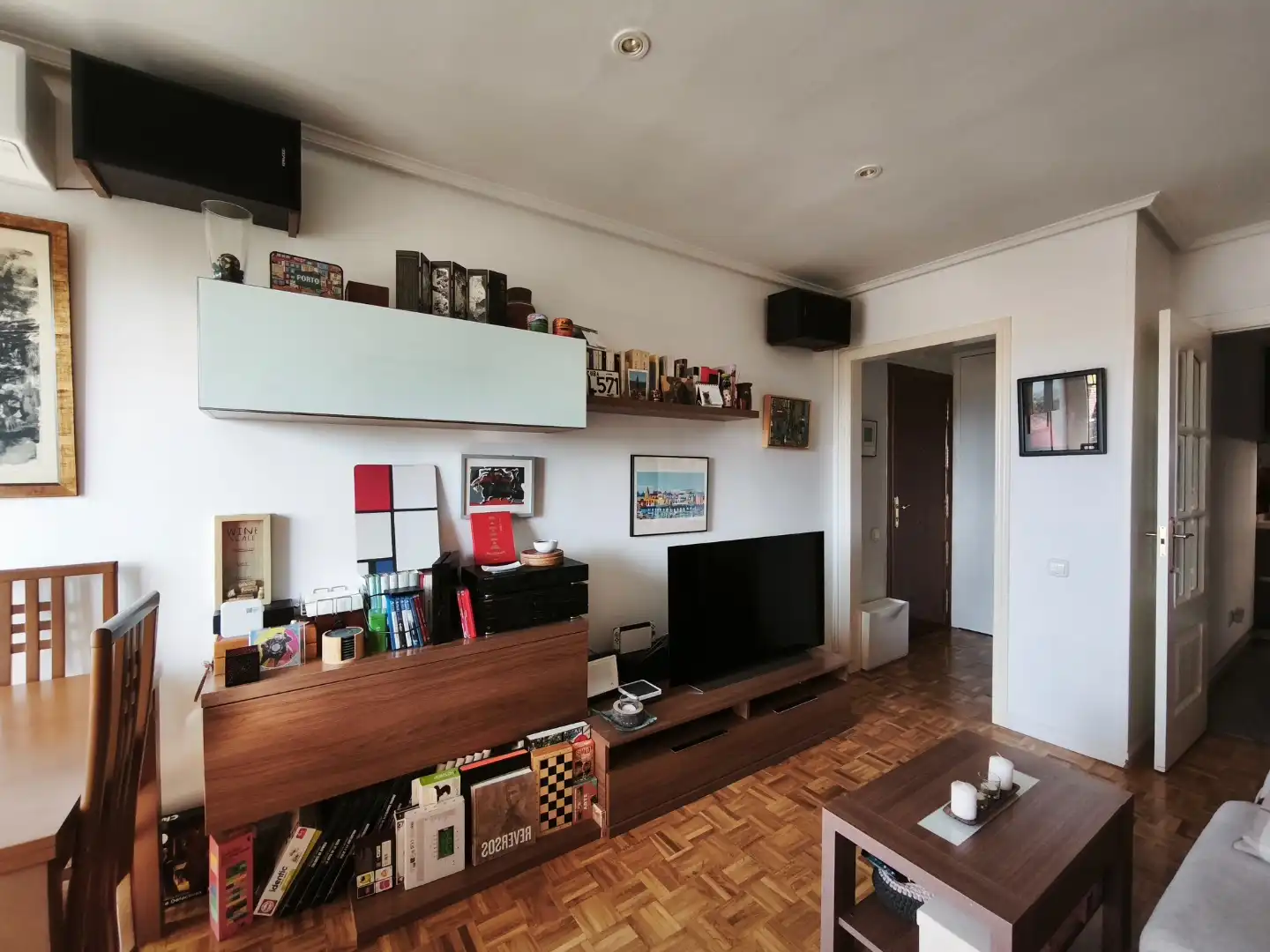 Piso en venta en El Caño - Maracaibo Sala de estar de Piso en venta en Las Rozas de Madrid con Aire acondicionado, Calefacción y Parquet