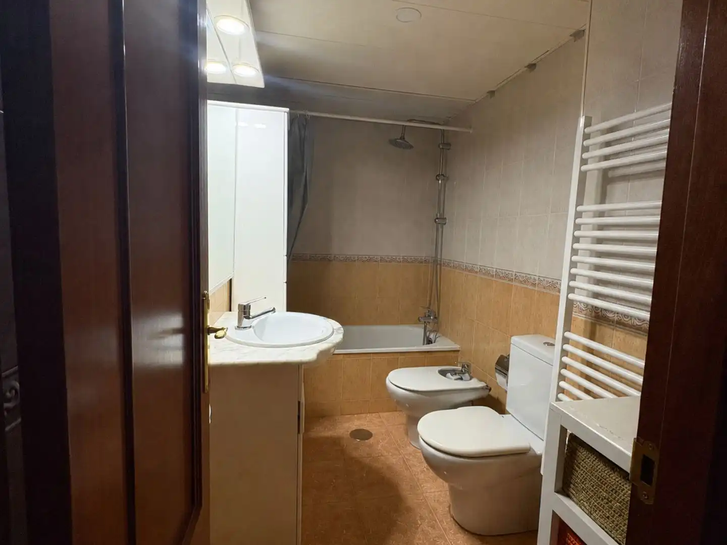 Flat for rent in Calle Siete de Mayo, 7, Poniente-Sur Bathroom of Flat for rent in Córdoba Capital with Air Conditioner