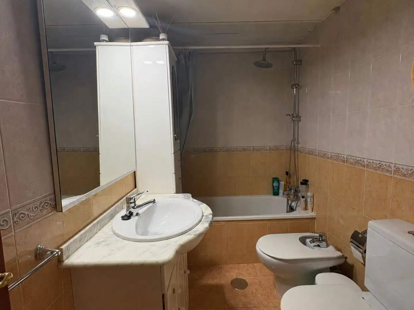 Flat for rent in Calle Siete de Mayo, 7, Poniente-Sur Bathroom of Flat for rent in Córdoba Capital with Air Conditioner