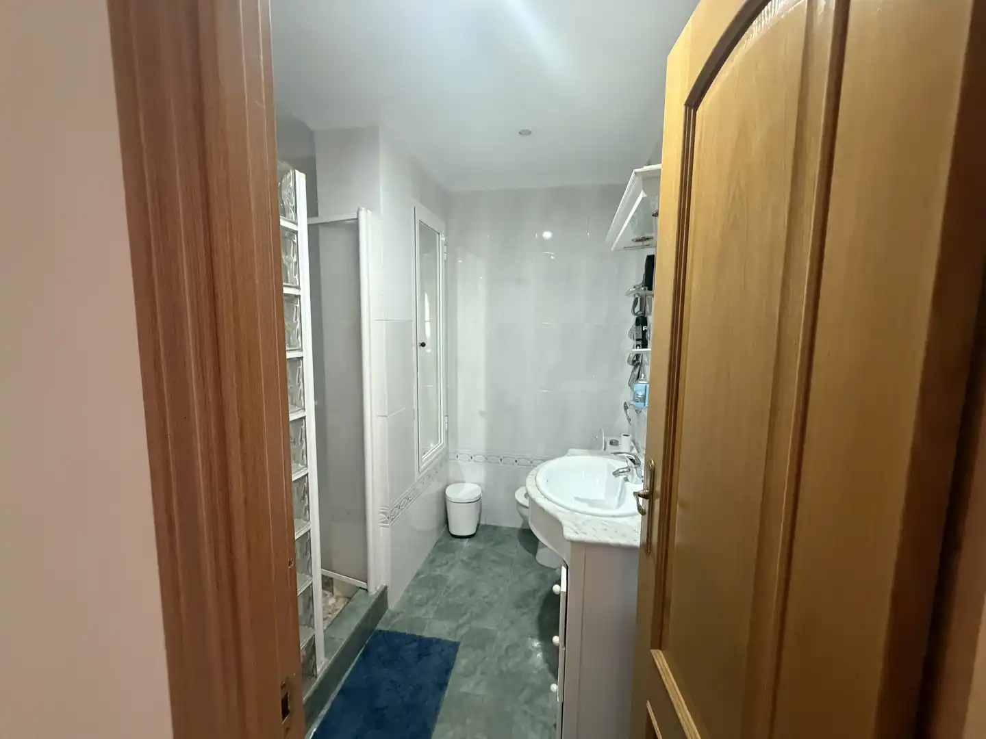 Flat for sale in Calle de Los Camareros, 18, Morón de la Frontera Bathroom of Flat for sale in Morón de la Frontera with Air Conditioner, Parquet flooring and Storage room