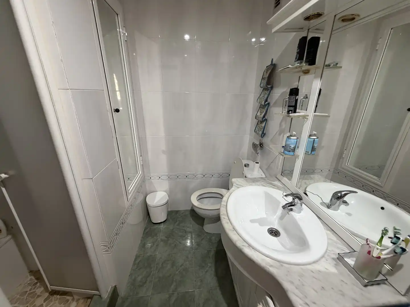 Flat for sale in Calle de Los Camareros, 18, Morón de la Frontera Bathroom of Flat for sale in Morón de la Frontera with Air Conditioner, Parquet flooring and Storage room