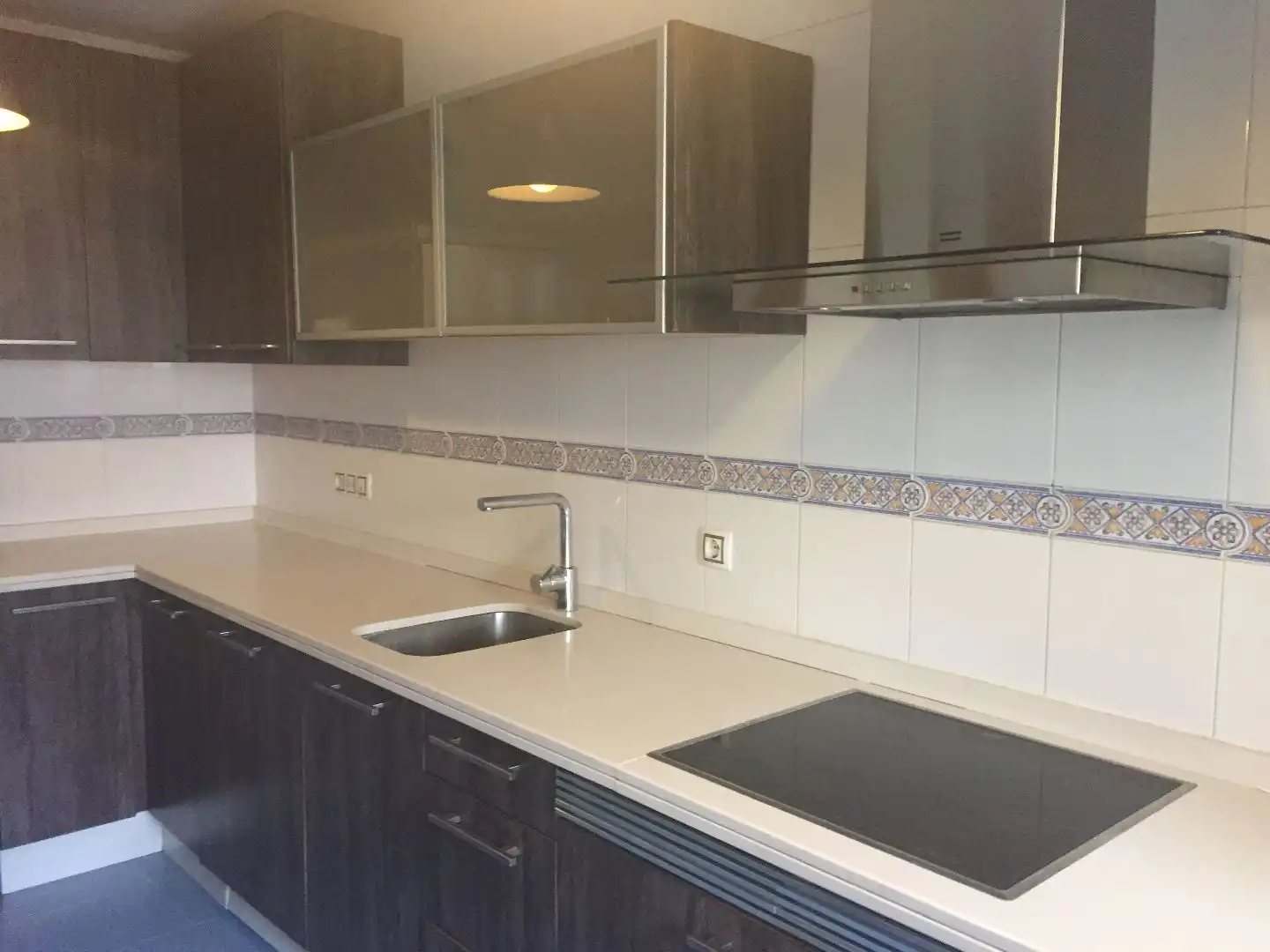 Einfamilien-Reihenhaus zur Miete in Calle Inés de Suárez, 21, Talavera la Real Küche von Einfamilien-Reihenhaus zur Miete in Talavera la Real mit Klimaanlage, Heizung und Privatgarten