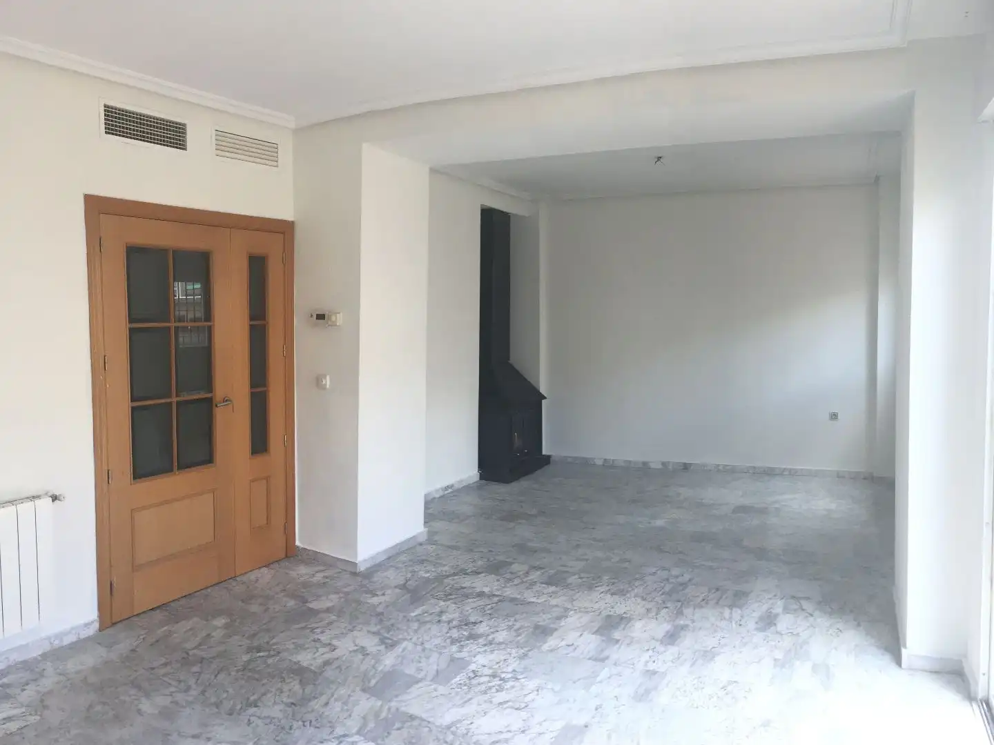 Einfamilien-Reihenhaus zur Miete in Calle Inés de Suárez, 21, Talavera la Real Einfamilien-Reihenhaus zur Miete in Talavera la Real mit Klimaanlage, Heizung und Privatgarten