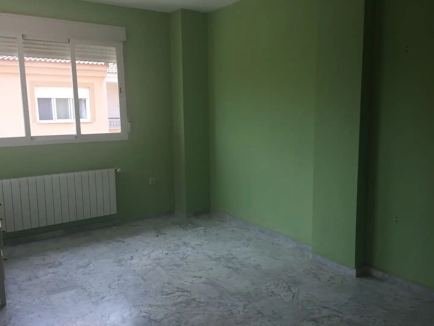 Einfamilien-Reihenhaus zur Miete in Calle Inés de Suárez, 21, Talavera la Real Schlafzimmer von Einfamilien-Reihenhaus zur Miete in Talavera la Real mit Klimaanlage, Heizung und Privatgarten