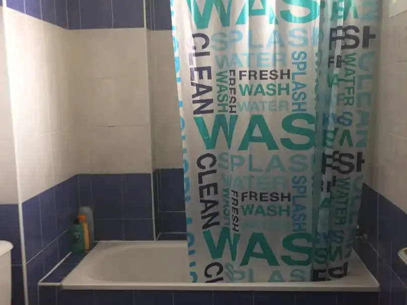 Einfamilien-Reihenhaus zur Miete in Calle Inés de Suárez, 21, Talavera la Real Badezimmer von Einfamilien-Reihenhaus zur Miete in Talavera la Real mit Klimaanlage, Heizung und Privatgarten
