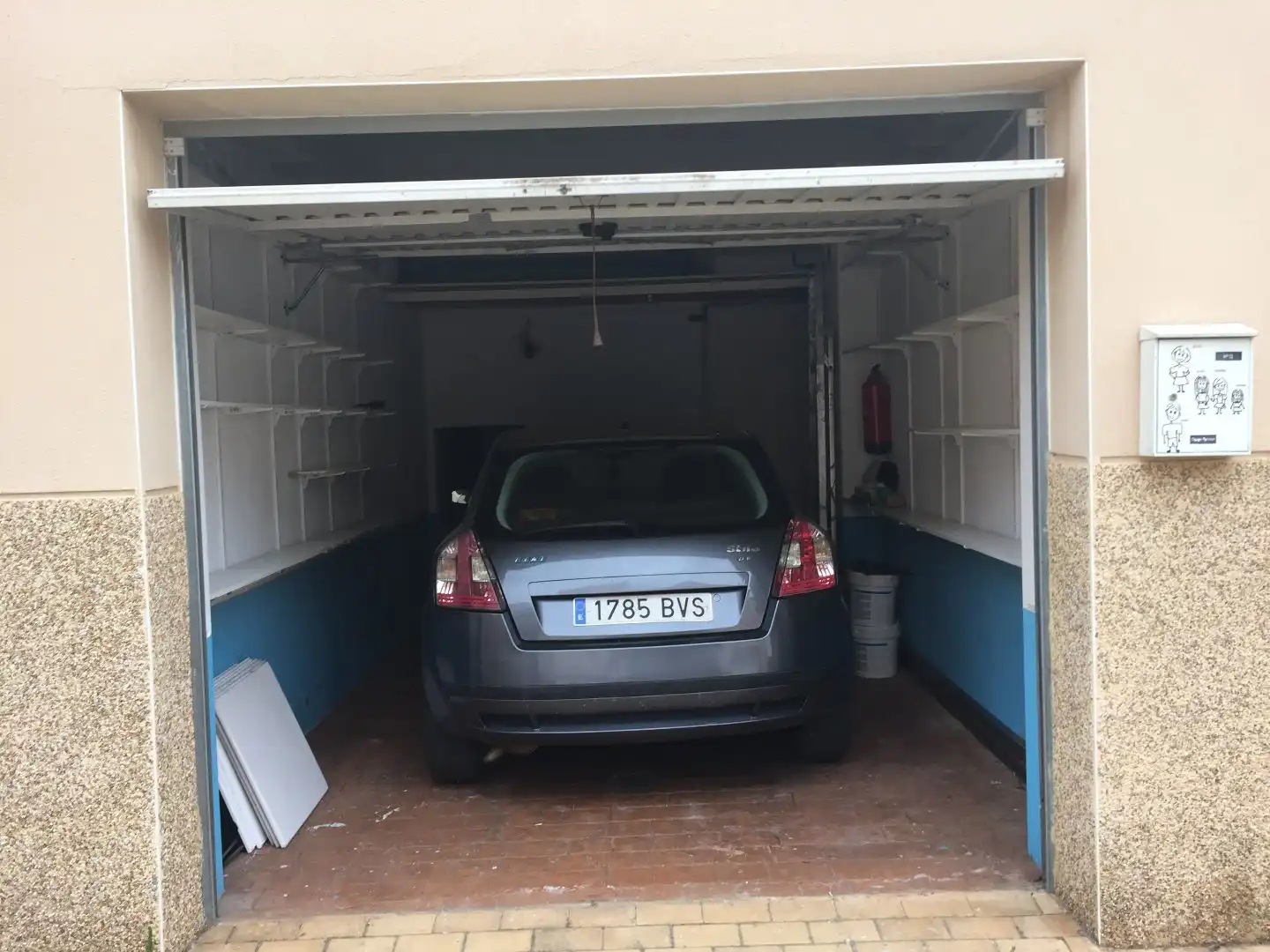 Einfamilien-Reihenhaus zur Miete in Calle Inés de Suárez, 21, Talavera la Real Parkplatz von Einfamilien-Reihenhaus zur Miete in Talavera la Real mit Klimaanlage, Heizung und Privatgarten