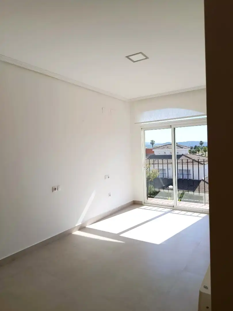 Sala d'estar de Casa adosada en venda en Turís amb Aire condicionat, Terrassa i Balcó