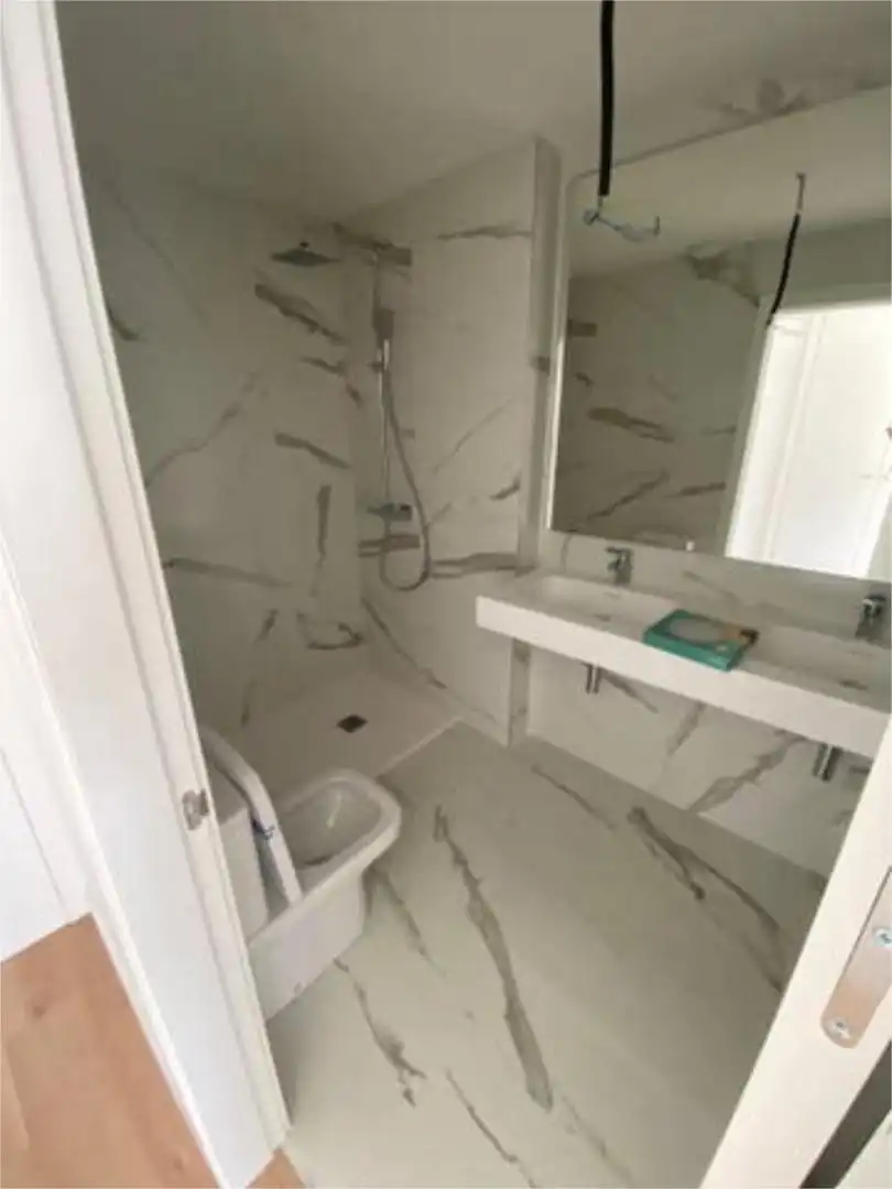 Baño de Piso de alquiler en Málaga con Calefacción, Jardín privado y Terraza