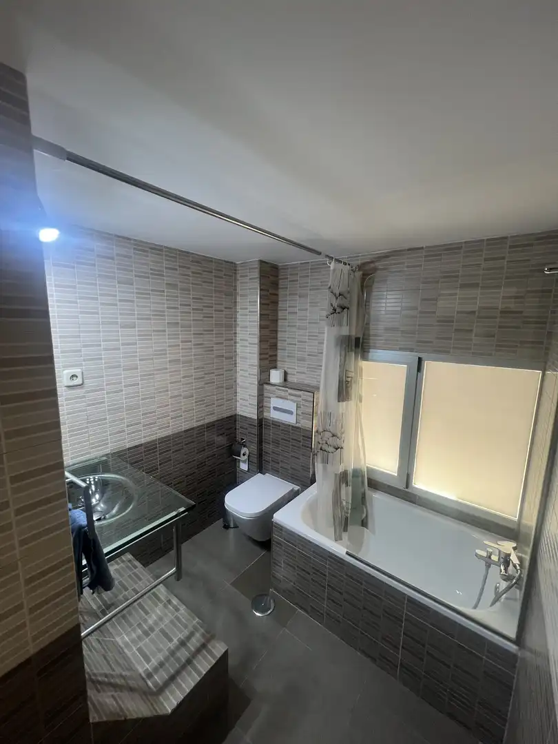 Baño de Piso de alquiler en  Madrid Capital