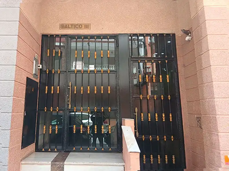 Pis en venda a Calle San Pascual, 96, Centro Vista exterior de Pis en venda en Torrevieja amb Aire condicionat i Terrassa