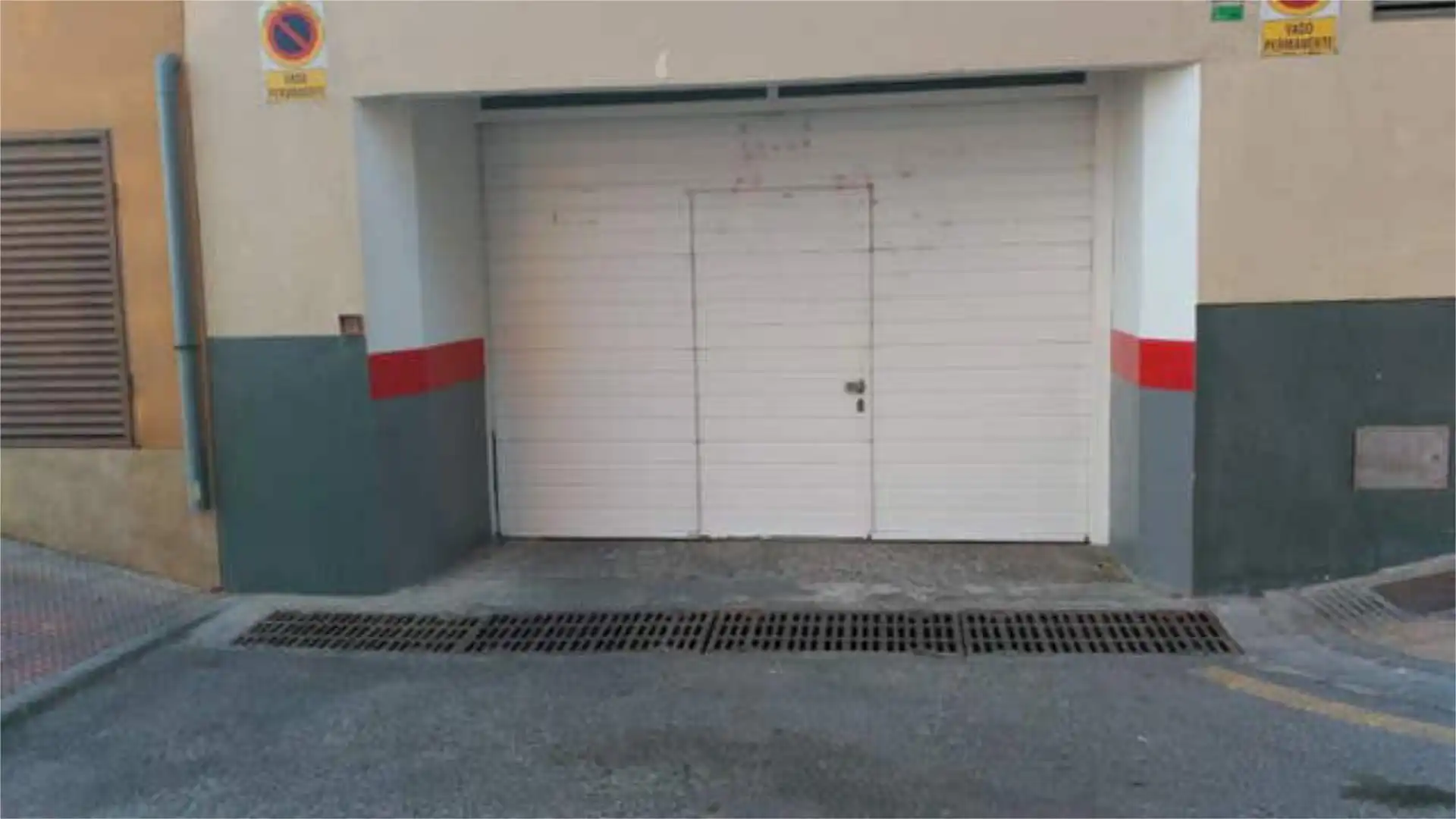 Garatge de lloguer a Ciudad Jardín - Tagarete - El Zapillo Aparcament de Garatge de lloguer en Almería