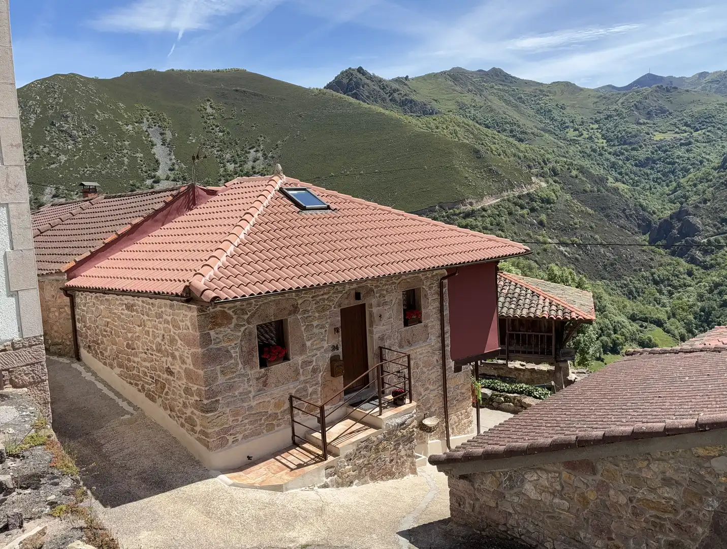 Finca rústica en venta en Carretera General, Somiedo Vista exterior de Finca rústica en venta en Somiedo con Aire acondicionado, Calefacción y Parquet