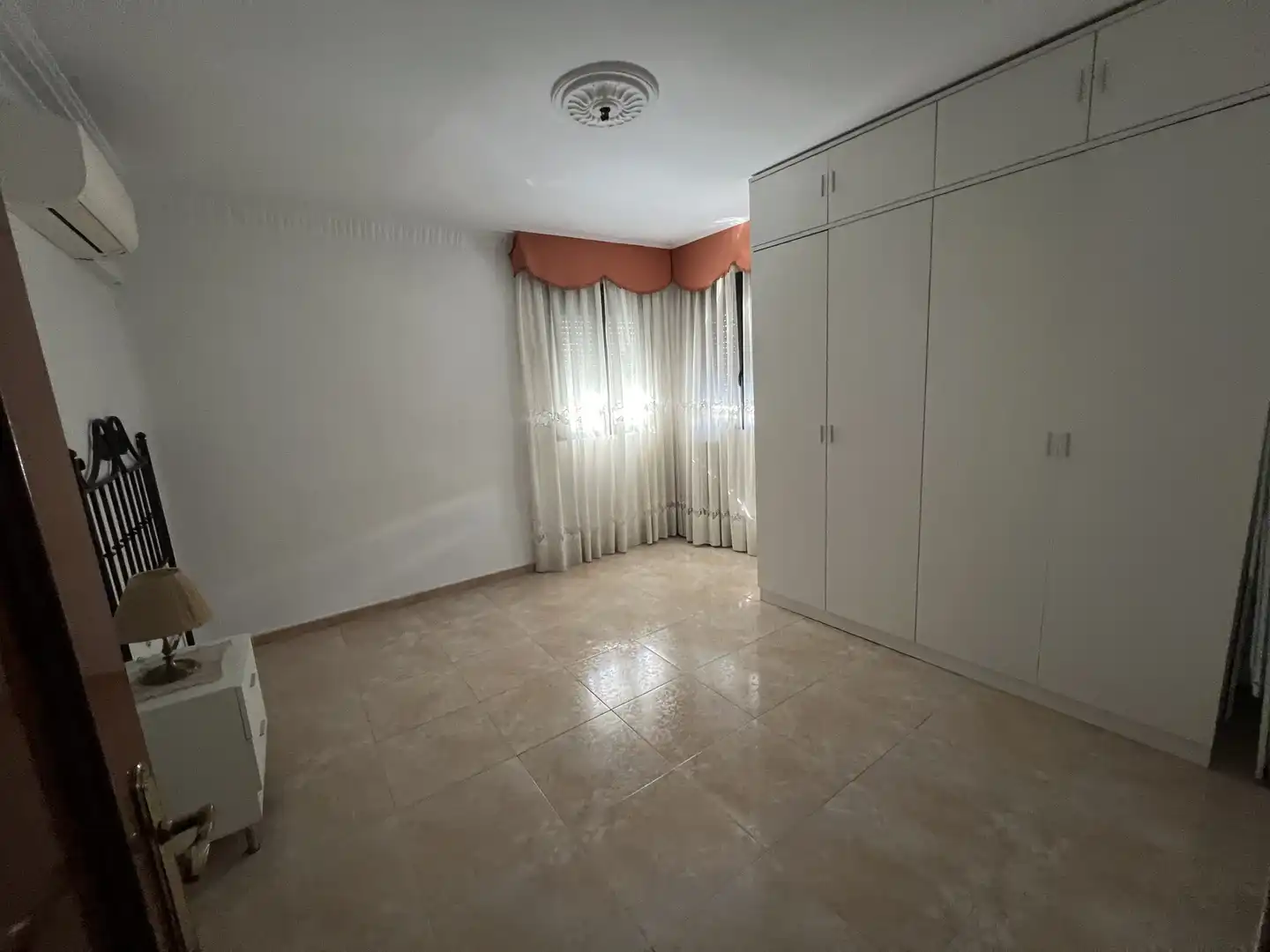Piso en venta en Calle Cuartel de Simancas, 1, Palomeras Bajas Habitación de Piso en venta en Madrid con Aire acondicionado, Calefacción y Amueblado
