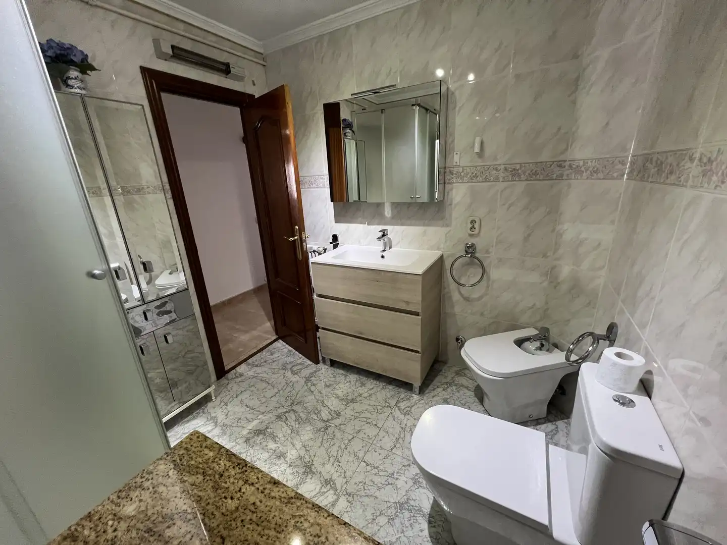 Piso en venta en Calle Cuartel de Simancas, 1, Palomeras Bajas Baño de Piso en venta en Madrid con Aire acondicionado, Calefacción y Amueblado
