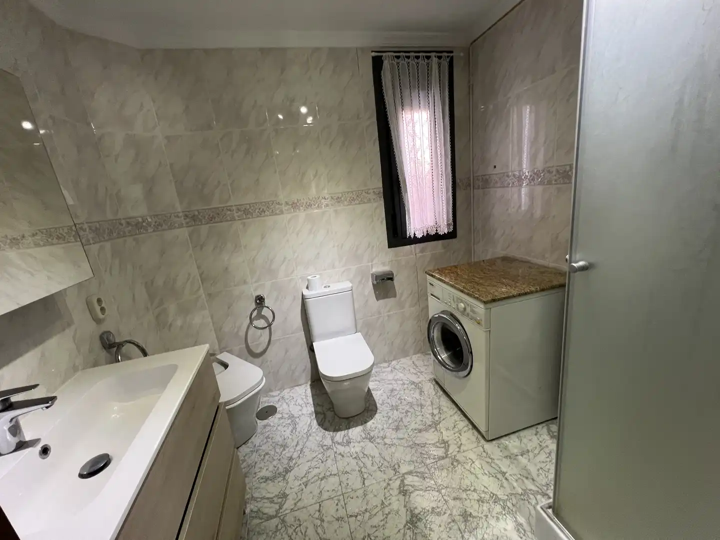 Piso en venta en Calle Cuartel de Simancas, 1, Palomeras Bajas Baño de Piso en venta en Madrid con Aire acondicionado, Calefacción y Amueblado