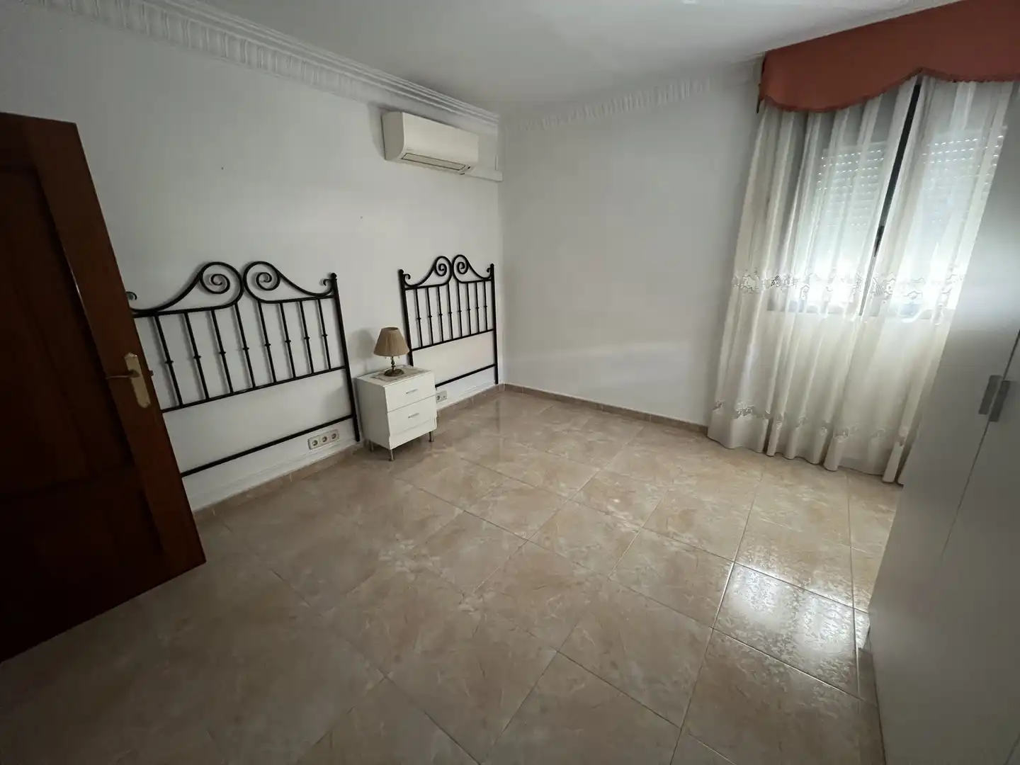 Piso en venta en Calle Cuartel de Simancas, 1, Palomeras Bajas Habitación de Piso en venta en Madrid con Aire acondicionado, Calefacción y Amueblado