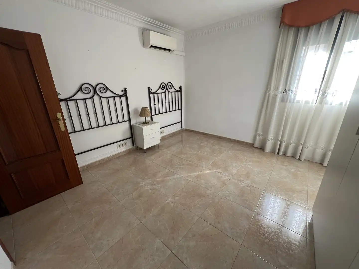 Piso en venta en Calle Cuartel de Simancas, 1, Palomeras Bajas Habitación de Piso en venta en Madrid con Aire acondicionado, Calefacción y Amueblado