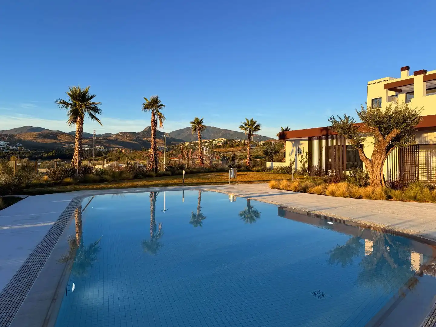 Piso en venta en Camino de Brijan, 60, Los Flamingos Piscina de Piso en venta en Benahavís con Aire acondicionado, Terraza y Piscina