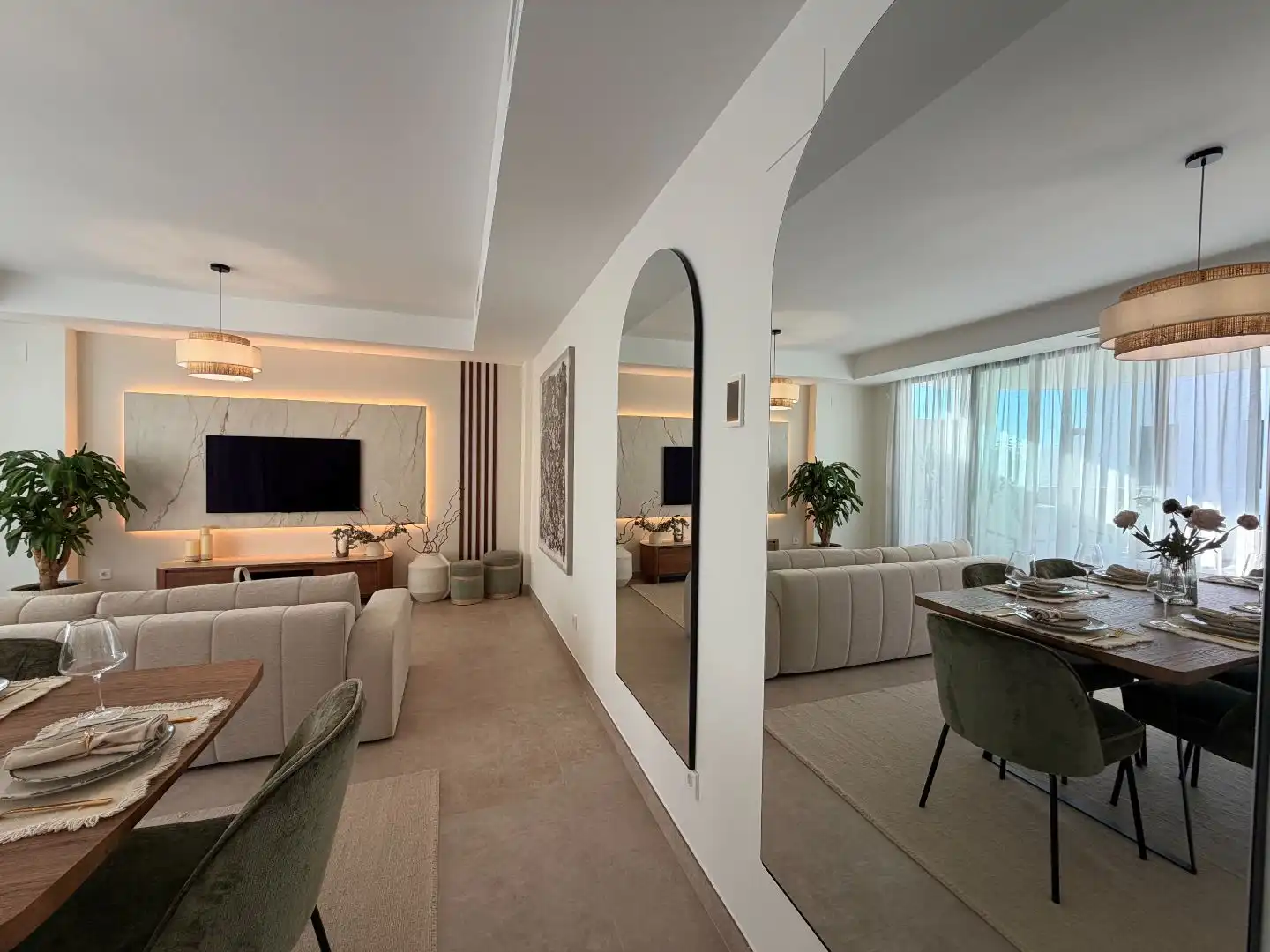 Piso en venta en Camino de Brijan, 60, Los Flamingos Sala de estar de Piso en venta en Benahavís con Aire acondicionado, Terraza y Piscina