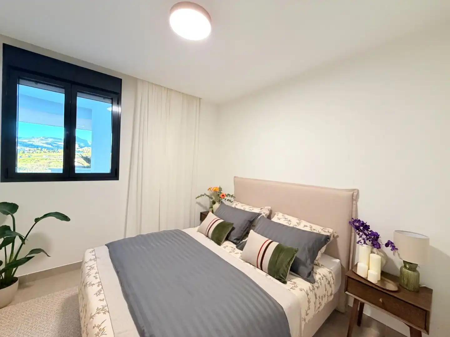 Piso en venta en Camino de Brijan, 60, Los Flamingos Habitación de Piso en venta en Benahavís con Aire acondicionado, Terraza y Piscina