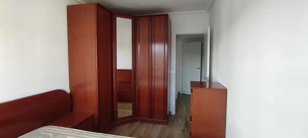 Schlafzimmer von Wohnung zur Miete in Vitoria - Gasteiz mit Heizung, Parkett und Terrasse
