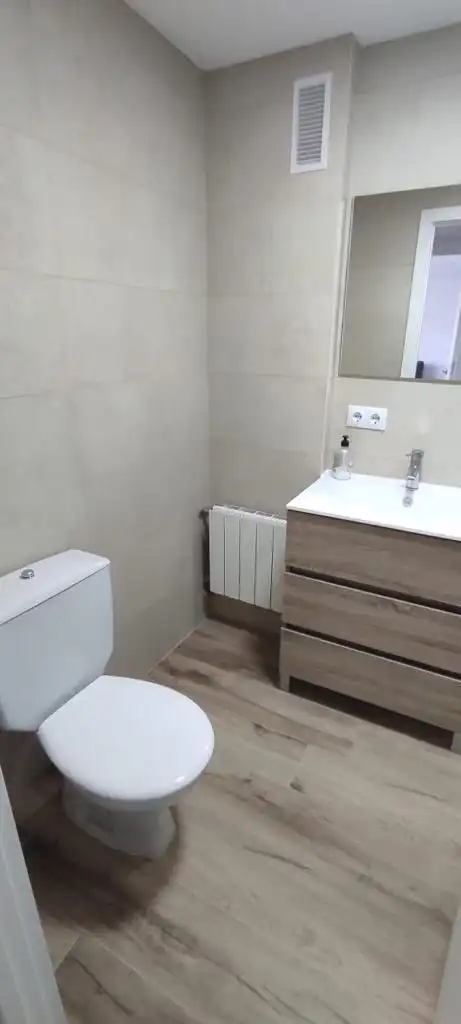 Badezimmer von Wohnung zur Miete in Vitoria - Gasteiz mit Heizung, Parkett und Terrasse