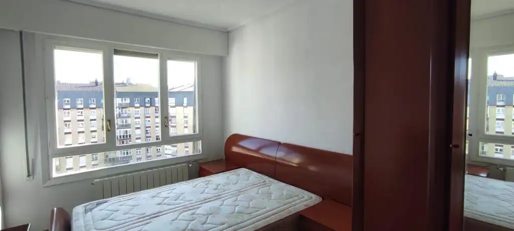 Schlafzimmer von Wohnung zur Miete in Vitoria - Gasteiz mit Heizung, Parkett und Terrasse