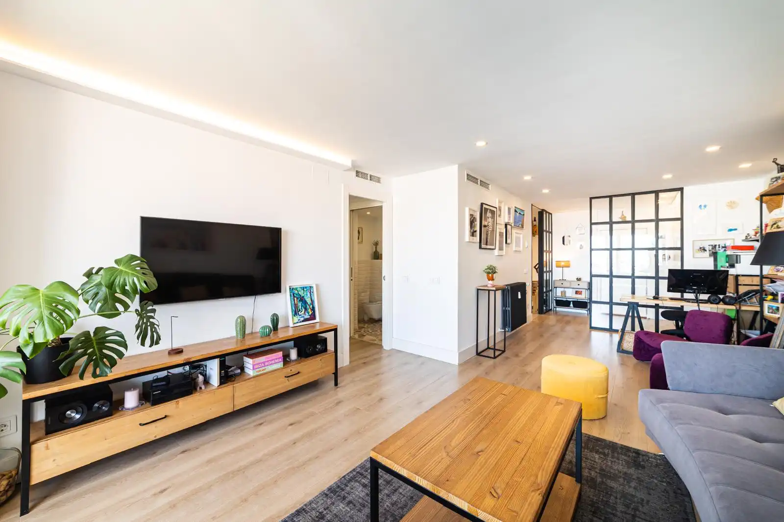 Sala d'estar de Pis en venda en  Madrid Capital amb Aire condicionat i Terrassa