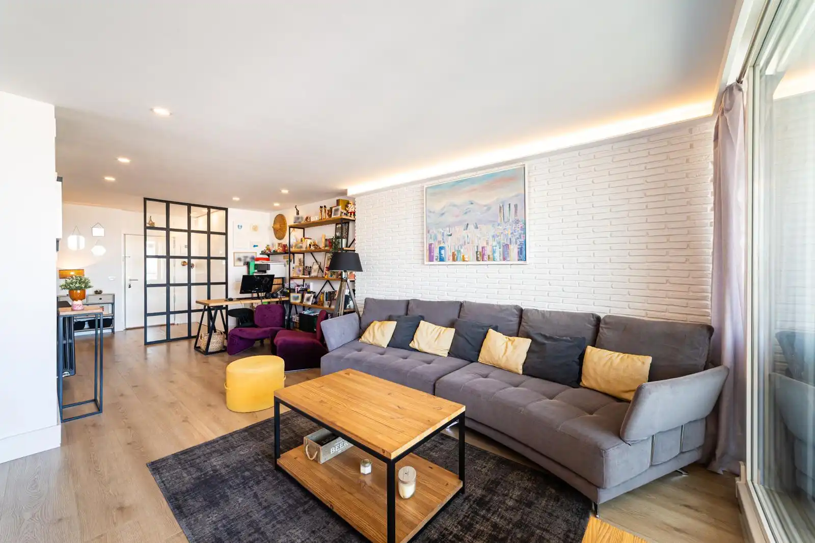 Sala d'estar de Pis en venda en  Madrid Capital amb Aire condicionat i Terrassa