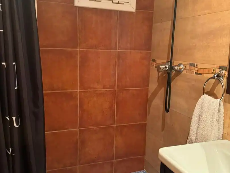Attic for sale in Carrer Esmaragda, 4, Les Planes Bathroom of Attic for sale in L'Hospitalet de Llobregat with Air Conditioner and Terrace