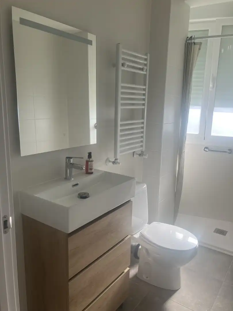 Piso de alquiler en Calle Corozal, 4, Pinar del Rey Baño de Piso de alquiler en Madrid con Calefacción, Parquet y Amueblado