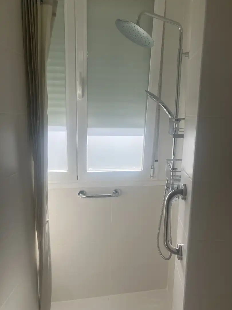 Piso de alquiler en Calle Corozal, 4, Pinar del Rey Baño de Piso de alquiler en Madrid con Calefacción, Parquet y Amueblado