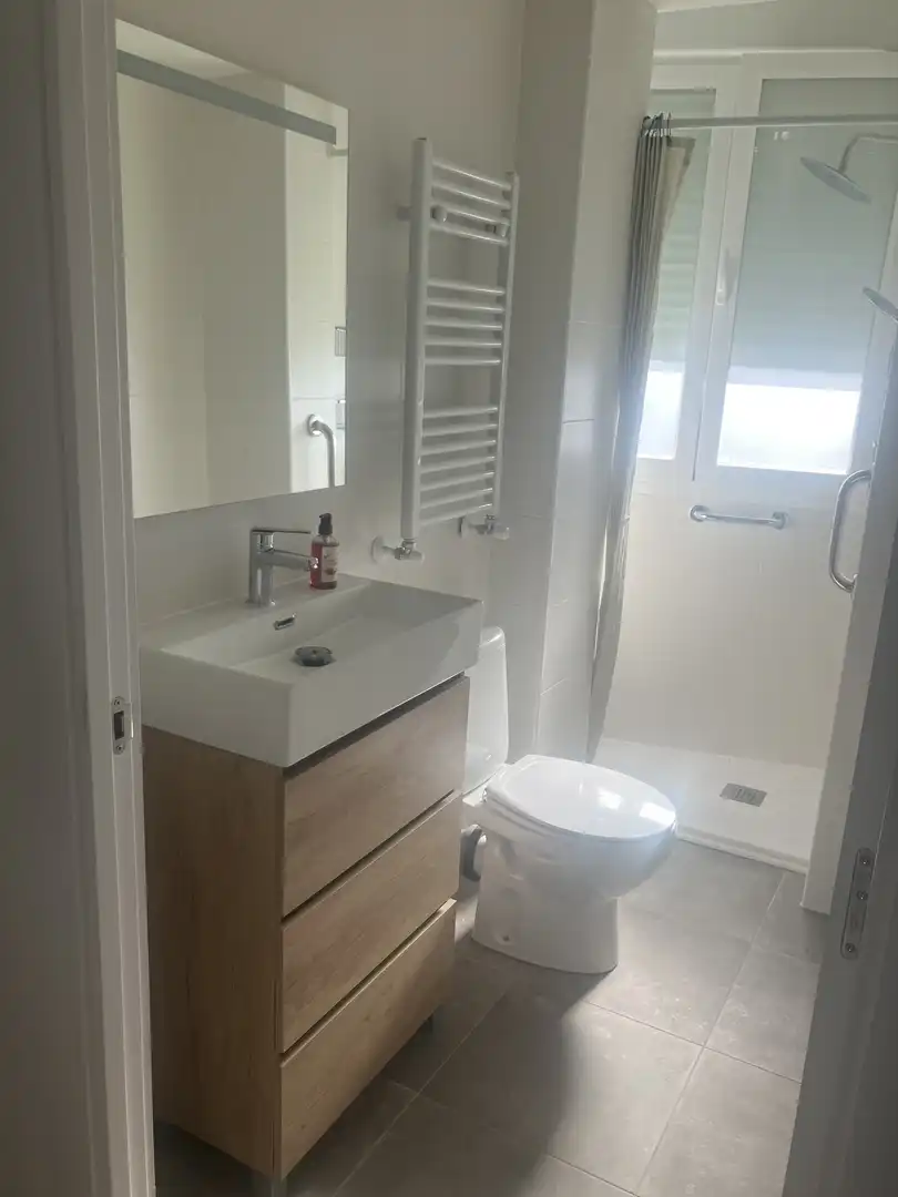 Piso de alquiler en Calle Corozal, 4, Pinar del Rey Baño de Piso de alquiler en Madrid con Calefacción, Parquet y Amueblado