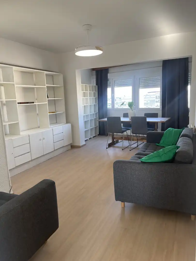 Pis de lloguer a Calle Corozal, 4, Pinar del Rey Sala d'estar de Pis de lloguer en Madrid amb Calefacció, Parquet i Moblat