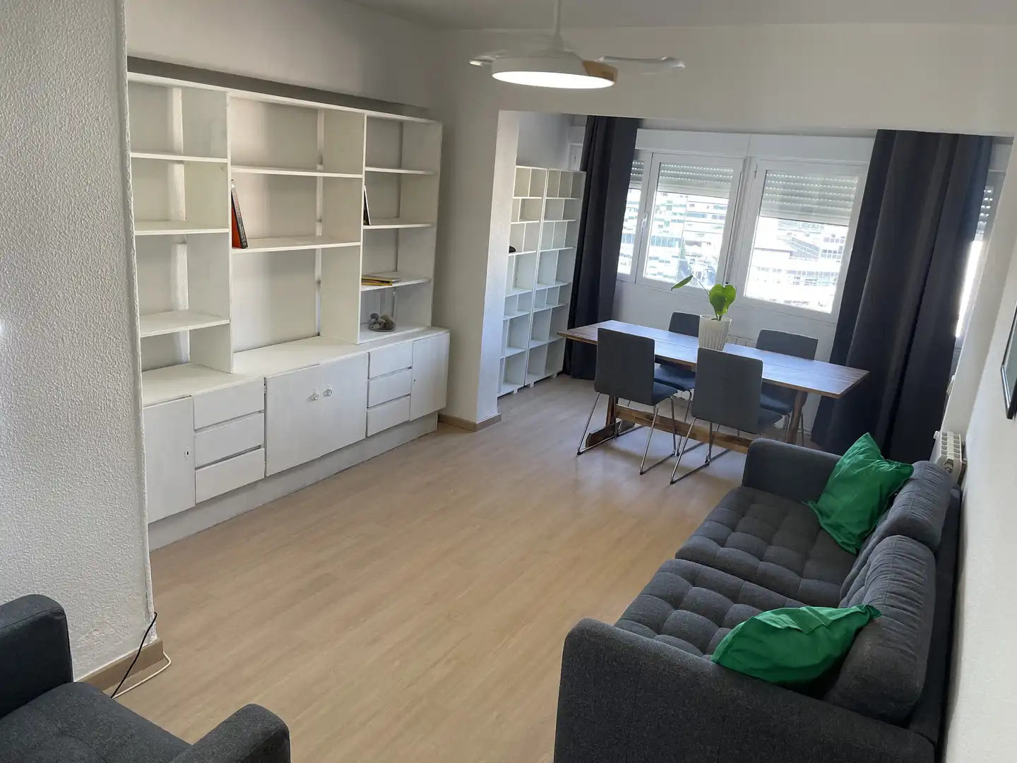 Pis de lloguer a Calle Corozal, 4, Pinar del Rey Sala d'estar de Pis de lloguer en Madrid amb Calefacció, Parquet i Moblat